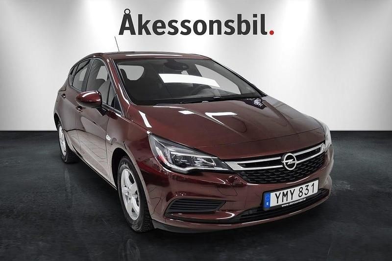 Röd Begagnad 2018 Opel Astra Halvkombi | 139 000 kr (Dyr) - Bild 1/4