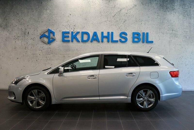 Begagnad Toyota Avensis 153 HK (112 kW) 2014 Silver Kombi