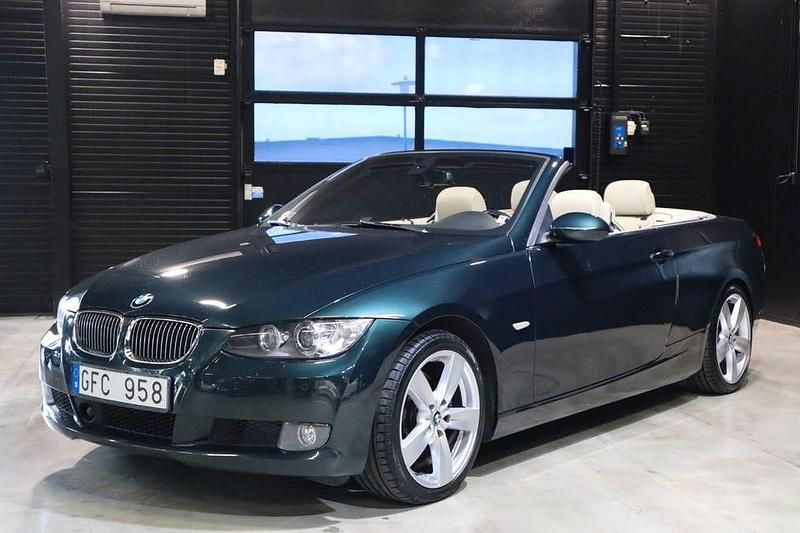 Begagnad BMW 325 218 HK (160 kW) 2007 Grön Cab