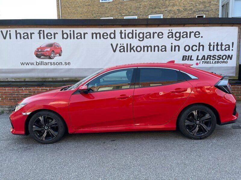 Röd Begagnad 2018 Honda Civic Halvkombi | 159 000 kr (Marknadspris) - Bild 1/4