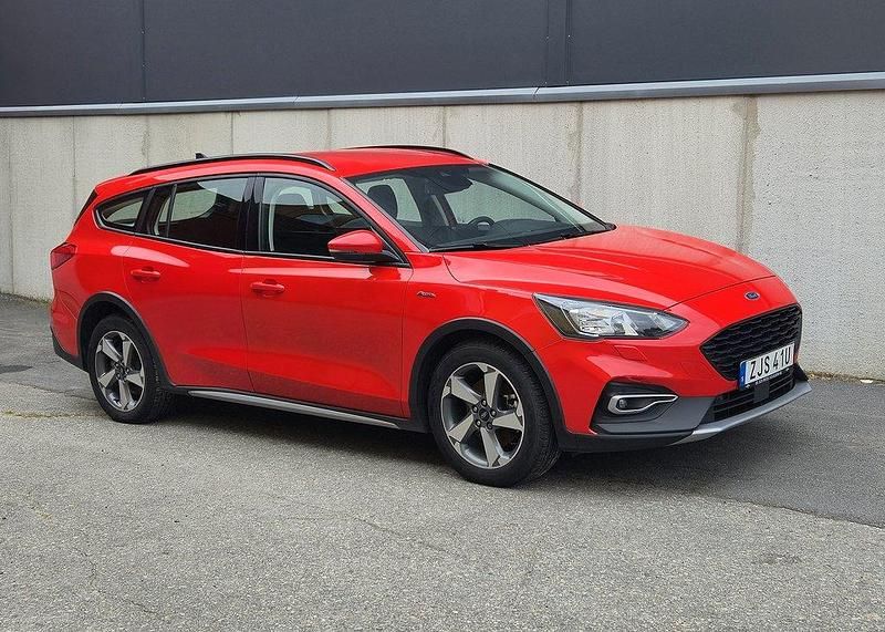 Röd Begagnad 2021 Ford Focus ST-Line Kombi | 189 900 kr - Bild 1/4