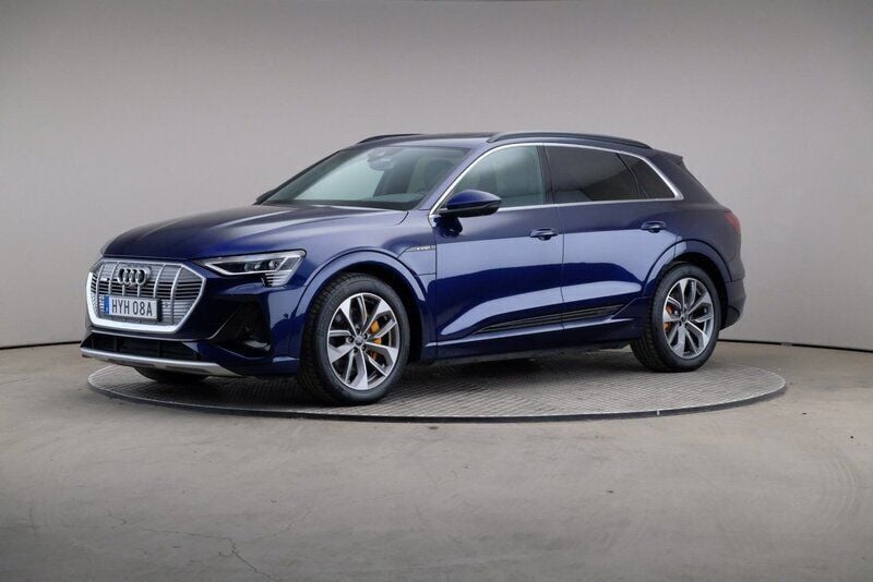 Blå Begagnad 2022 Audi e-tron Advanced SUV | 439 000 kr (Marknadspris) - Bild 1/4