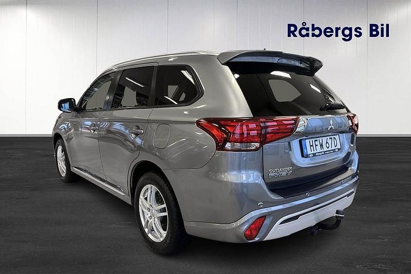 Begagnad Mitsubishi Outlander P-HEV 135 HK (99 kW) 2019 Grå SUV
