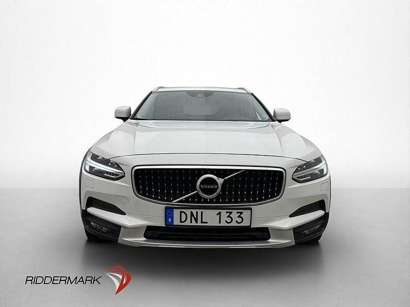 Begagnad Volvo V90 CC Plus 190 HK (139 kW) 2018 Vit Kombi