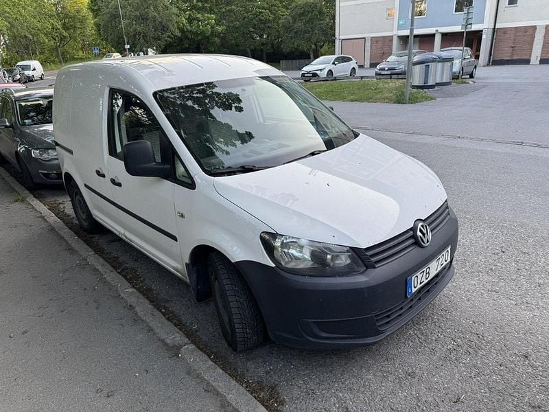 Vit Begagnad 2013 VW Caddy Minibuss | 52 000 kr (Marknadspris) - Bild 1/4