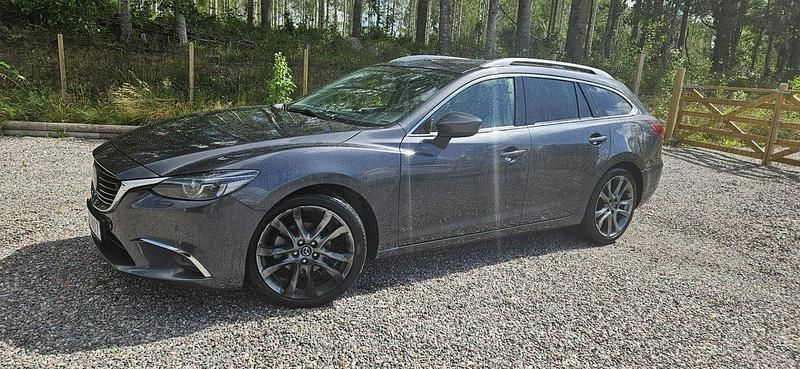 Grå Begagnad 2015 Mazda 6 Optimum Kombi | 159 000 kr (Marknadspris) - Bild 1/4