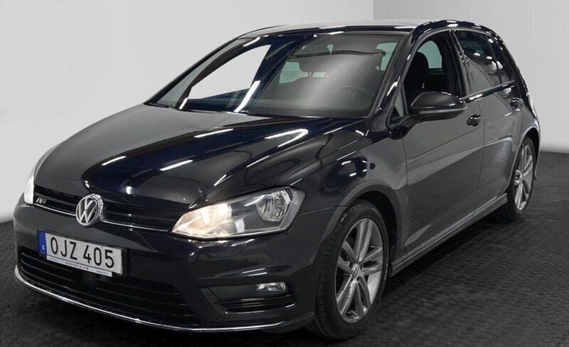 Svart Begagnad 2017 VW Golf VII R-line Halvkombi | 109 900 kr (Superpris) - Bild 1/4