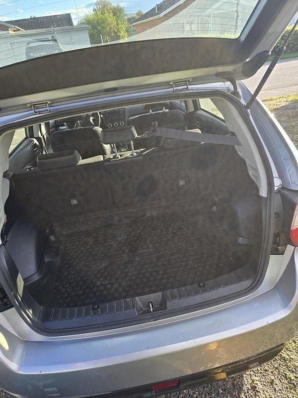 Silver Begagnad 2014 Subaru Impreza Halvkombi | 85 000 kr (Marknadspris) - Bild 1/4