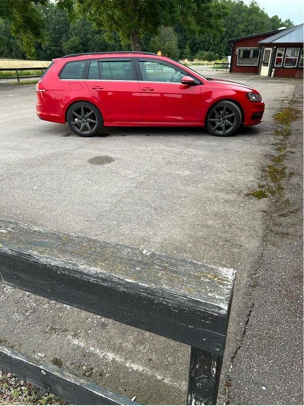 Röd Begagnad 2015 VW Golf VII GT Kombi | 120 000 kr (Marknadspris) - Bild 1/4
