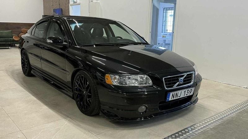 Svart Begagnad 2006 Volvo S60 Summum Sedan | 79 900 kr (Marknadspris) - Bild 1/4