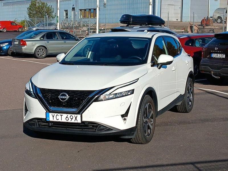 Vit Begagnad 2023 Nissan Qashqai SUV | 329 900 kr (Dyr) - Bild 1/2
