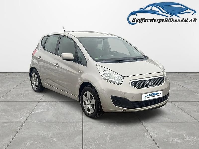Begagnad Kia Venga EX 90 HK (66 kW) 2011 Silver Halvkombi