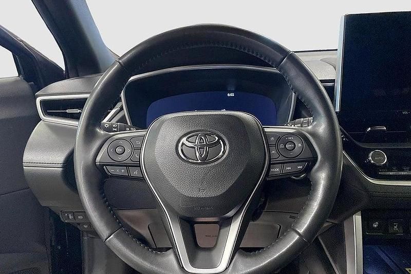 Begagnad Toyota Corolla Cross Style 200 HK (147 kW) 2023 Svart SUV