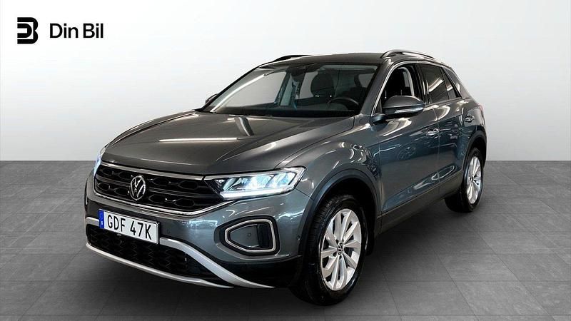 Grå Begagnad 2024 VW T-Roc Life SUV | 319 800 kr (Lite dyr) - Bild 1/4