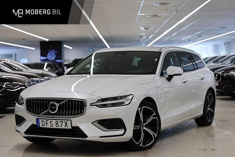 Vit Begagnad 2022 Volvo V60 Core Kombi | 359 900 kr (Lite dyr) - Bild 1/3