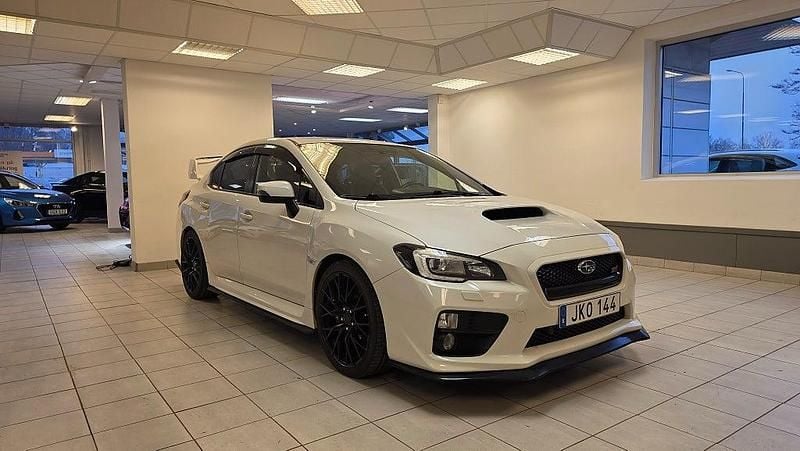 Begagnad Subaru WRX STI 301 HK (221 kW) 2013 Vit Sedan