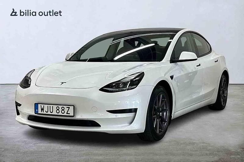 Vit Begagnad 2021 Tesla Model 3 Standard Range Plus Sedan | 239 900 kr (Marknadspris) - Bild 1/1