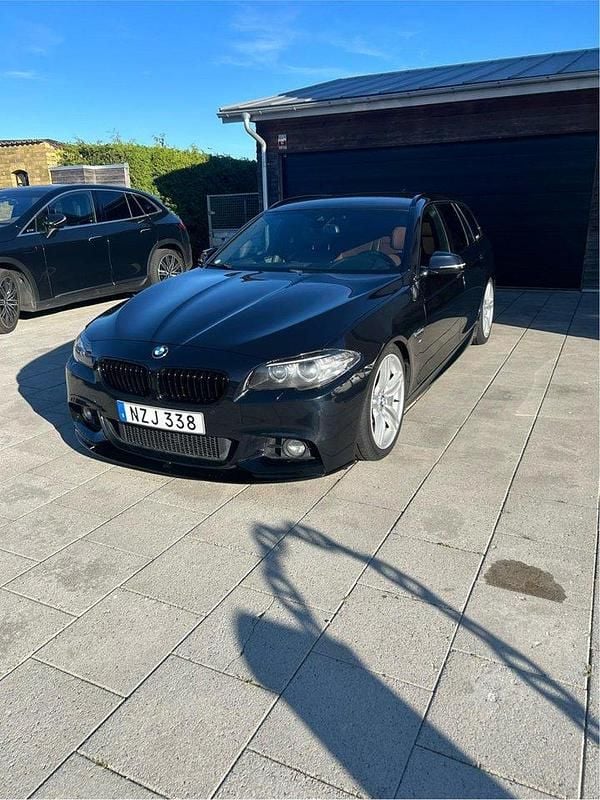 Svart Begagnad 2014 BMW 535 M Sport Kombi | 214 900 kr (Marknadspris) - Bild 1/4