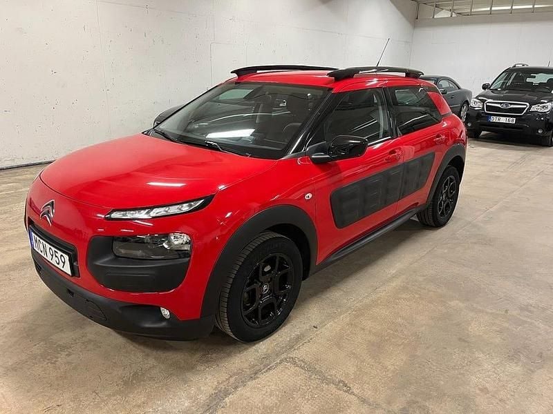 Röd Begagnad 2015 Citroën C4 Cactus PureTech Halvkombi | 87 900 kr (Marknadspris) - Bild 1/4