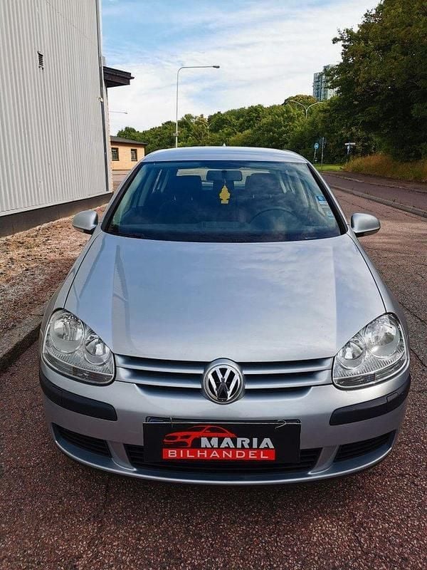 Silver Begagnad 2006 VW Golf V Trendline Halvkombi | 29 900 kr (Marknadspris) - Bild 1/4