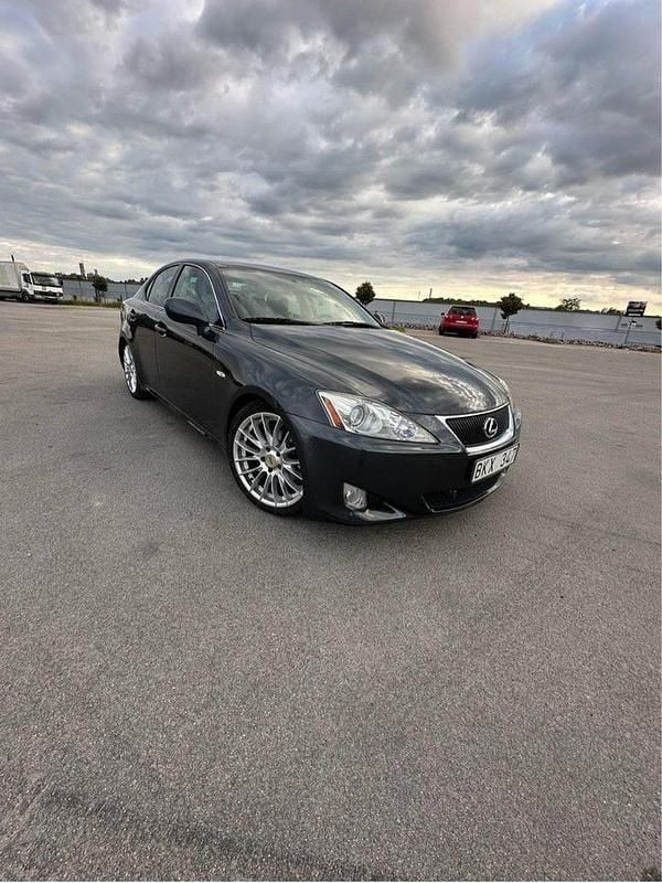 Begagnad 2008 Lexus IS250 Sedan | 75 000 kr (Bra pris) - Bild 1/4
