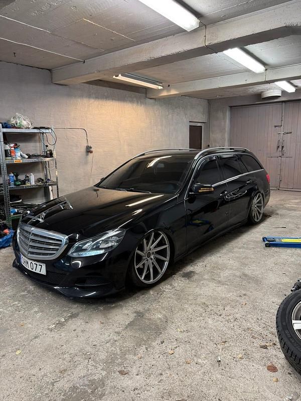 Begagnad 2016 Mercedes E220 Kombi | 120 000 kr - Bild 1/4