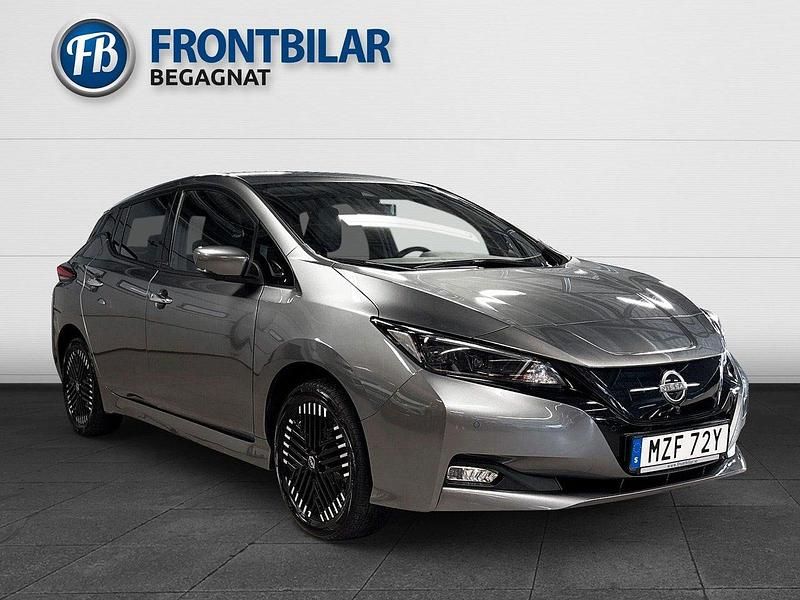 Grå Begagnad 2022 Nissan Leaf 360º Halvkombi | 234 900 kr (Lite dyr) - Bild 1/3