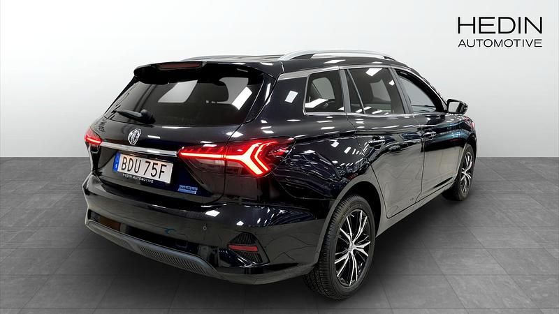 Begagnad MG MG5 EV Luxury 130 kW (177 HK) 2022 Svart Kombi