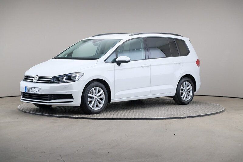 Vit (pure white (solid)) Begagnad 2019 VW Touran Minibuss | 249 000 kr (Bra pris) - Bild 1/4