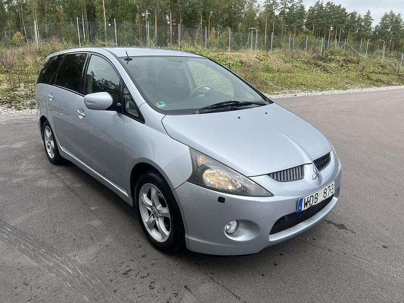 Silver Begagnad 2004 Mitsubishi Grandis Minibuss | 33 000 kr (Marknadspris) - Bild 1/4