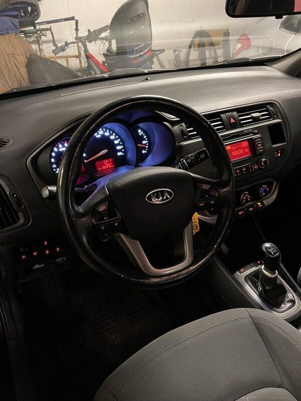 Begagnad 2012 Kia Rio Halvkombi | 47 000 kr - Bild 1/4