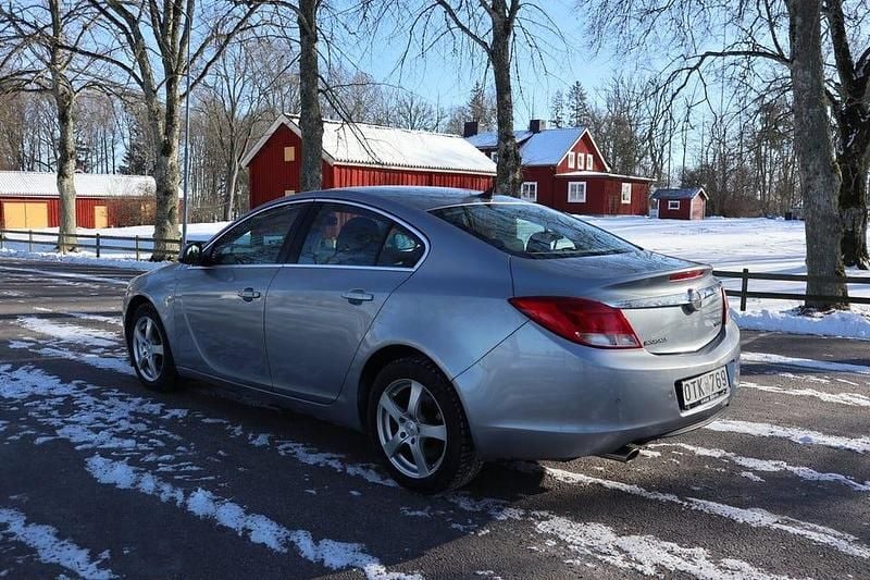 Begagnad Opel Insignia Edition 220 HK (161 kW) 2009 Silver Sedan