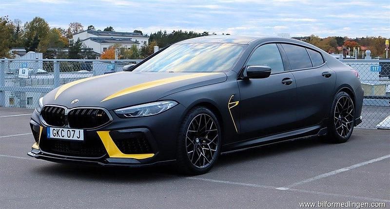 Grå samma som bilen, svart Begagnad 2020 BMW M8 Competition Edition Sportkupé | 1 399 000 kr - Bild 1/4