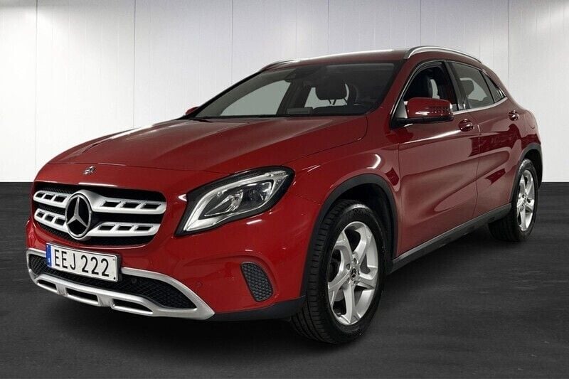 Röd (red) Begagnad 2018 Mercedes GLA200 SUV | 249 900 kr (Marknadspris) - Bild 1/4