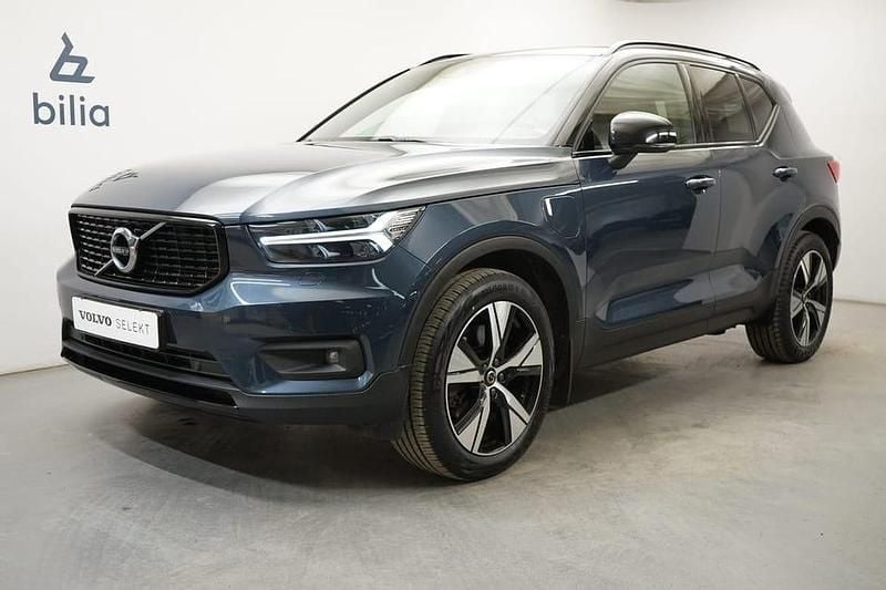 Blå Begagnad 2022 Volvo XC40 R-Design SUV | 364 900 kr (Dyr) - Bild 1/4