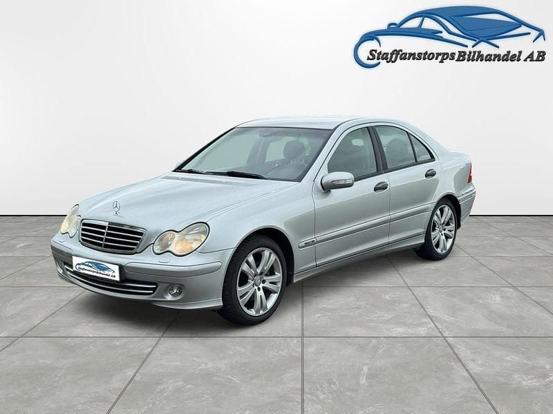 Silver Begagnad 2004 Mercedes C180 Sedan | 34 500 kr (Marknadspris) - Bild 1/4