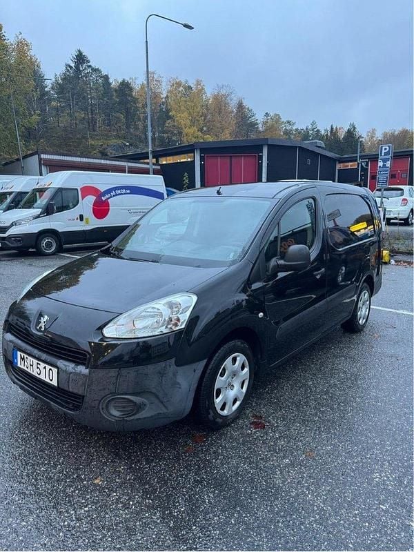 Svart Begagnad 2015 Peugeot Partner Minibuss | 69 000 kr (Superpris) - Bild 1/4