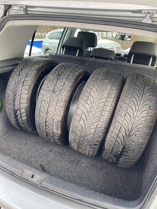 Begagnad VW Golf IV 102 HK (75 kW) 2006 Reflex silver