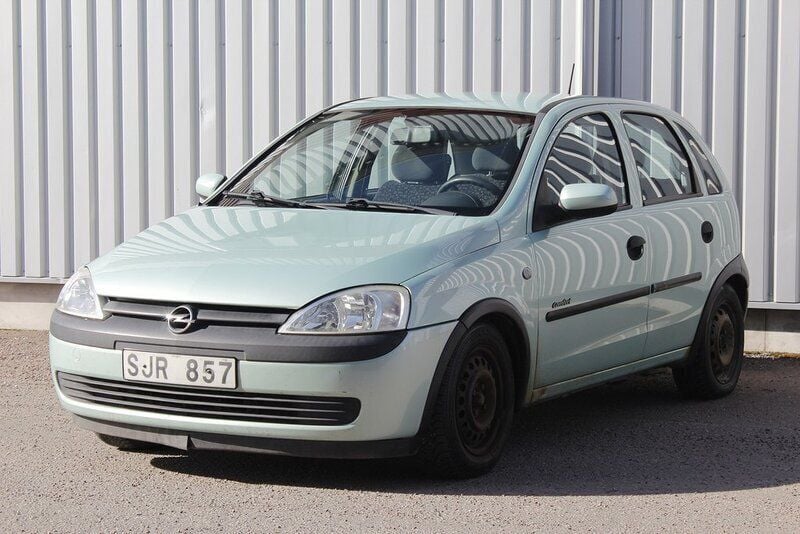 Grön Begagnad 2001 Opel Corsa Halvkombi | 14 500 kr (Marknadspris) - Bild 1/4