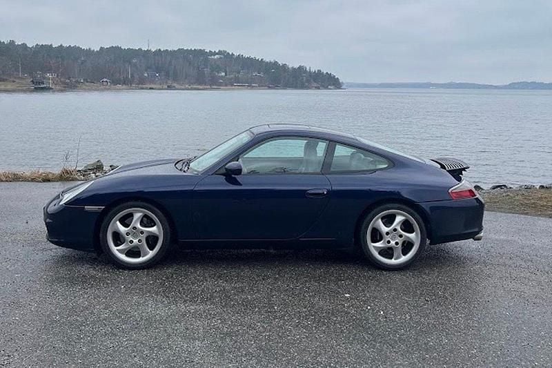 Blå Begagnad 2002 Porsche 996 Sportkupé | 359 000 kr - Bild 1/4