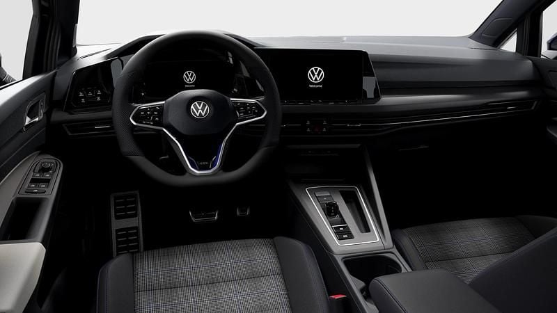 Mörkblå (blå) Begagnad 2021 VW Golf VIII GTE Halvkombi | 304 900 kr (Marknadspris) - Bild 1/2