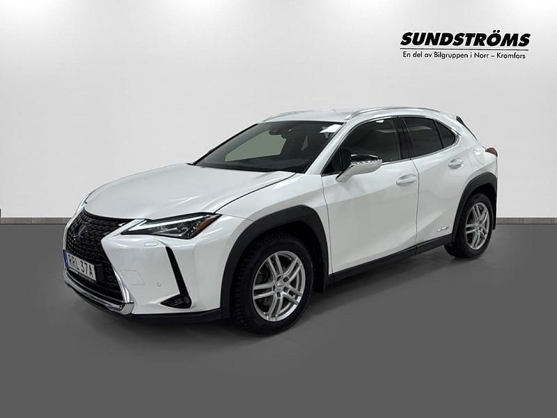 Vit Begagnad 2019 Lexus UX 250h E-FOUR SUV | 269 900 kr (Lite dyr) - Bild 1/4
