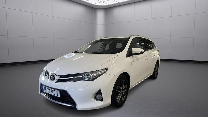 Vit Begagnad 2015 Toyota Auris Kombi | 124 800 kr (Marknadspris) - Bild 1/4