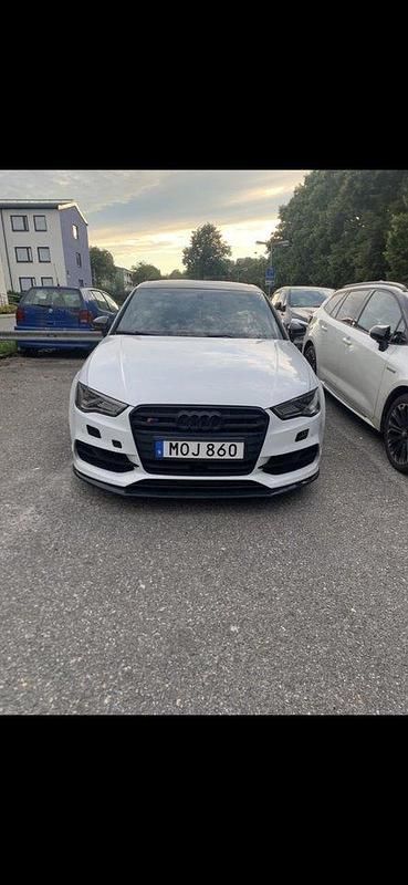 Vit Begagnad 2015 Audi S3 Sedan | 279 000 kr (Marknadspris) - Bild 1/4
