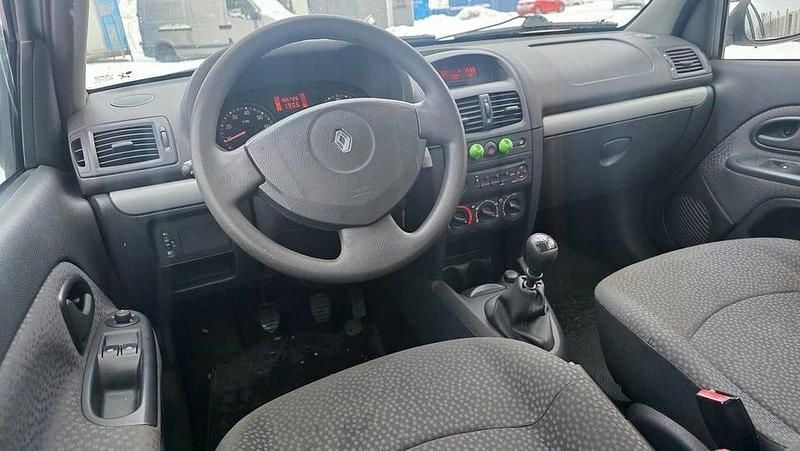 Begagnad Renault Clio R.S. 75 HK (55 kW) 2008 Grå Halvkombi