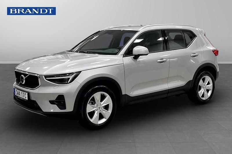 Silver Begagnad 2023 Volvo XC40 Core SUV | 334 900 kr (Marknadspris) - Bild 1/4