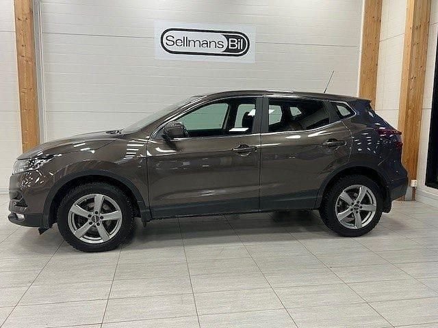 Brun Begagnad 2019 Nissan Qashqai SUV | 189 000 kr (Marknadspris) - Bild 1/4
