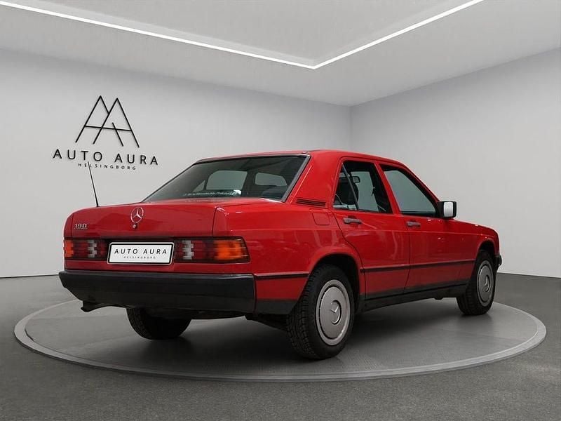 Begagnad Mercedes 190 105 HK (77 kW) 1985 Röd Sedan