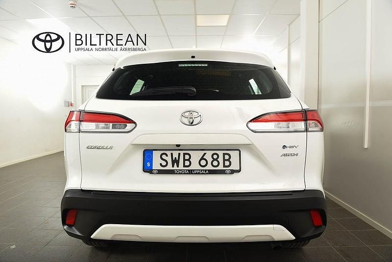 Begagnad Toyota Corolla Cross Active 197 HK (144 kW) 2024 Vit SUV