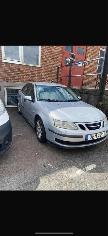 Ljusgrå Begagnad 2003 Saab 9-3 Sedan | 9 900 kr - Bild 1/1